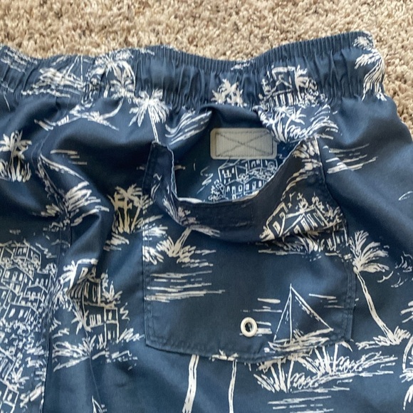 Old Navy Printed Woven 7 inch Swim Trunks Size large - Picture 8 of 8